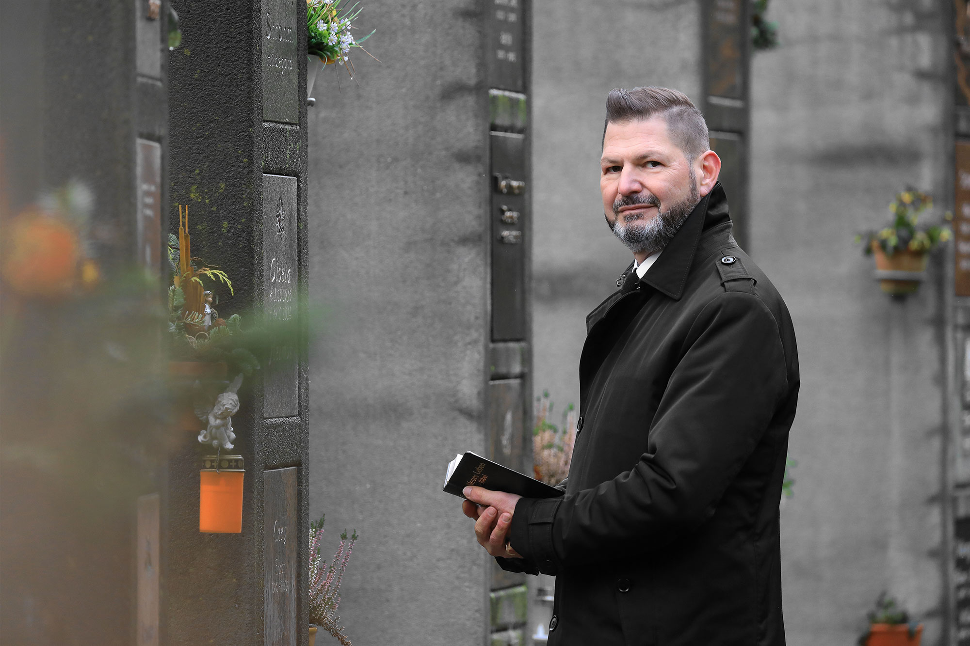 Zusammenarbeit mit 108 Bestattungshäusern, Friedhof, Jost Weber, Freier Theologe und Trauerredner in Breckerfeld